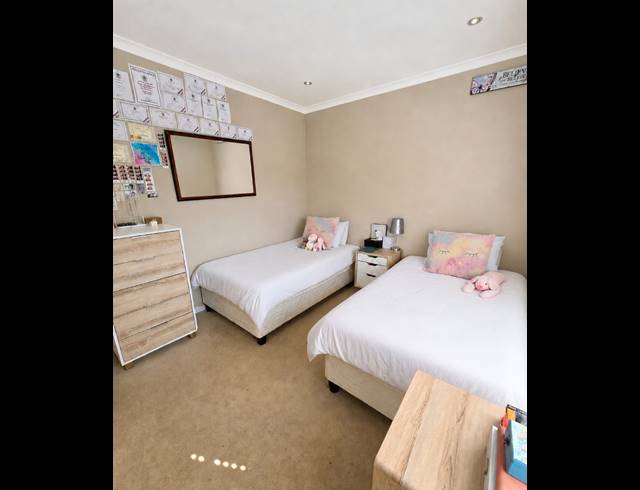 3 BEDROOM HOUSE FOR SALE IN CLIFTON HILL ESTATE